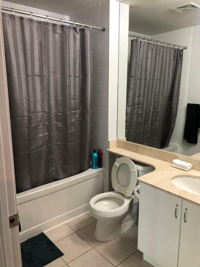 Executive 1 Bedroom Condo Sleeps 2 Toronto Zewnętrze zdjęcie